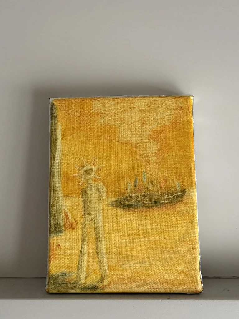 黄色い背景に、光をまとった人の姿と浮かぶ風景を描いた作品